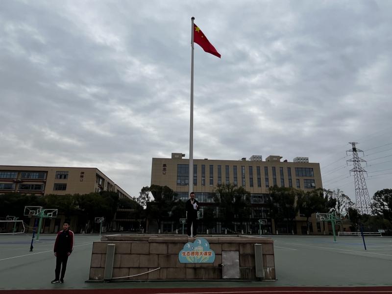 升国旗1.jpg 升国旗1.jpg
