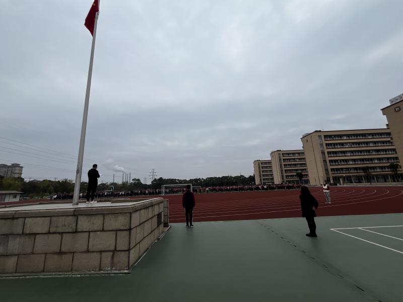 升国旗2.jpg 升国旗2.jpg